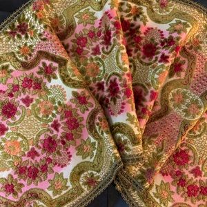 Velvet jacquard table runner